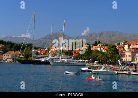 Cavtat-Stadt in der Nähe von Dubrovnik, Süden Kroatiens. Ein "Port Of Entry" für Private Yachten Kroatien betreten oder verlassen. Stockfoto