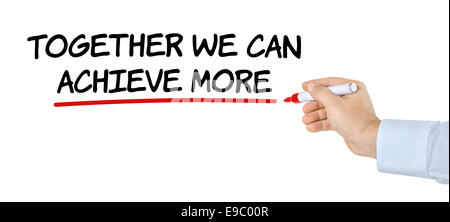 Hand mit Stift schreiben gemeinsam können wir mehr erreichen Stockfoto