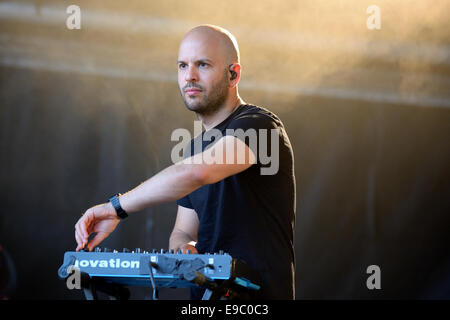 BARCELONA - 13 JUN: Bonobo (britischer Musiker, Produzent und DJ) Auftritt beim Sonar Festival am 13. Juni 2014 in Barcelona. Stockfoto