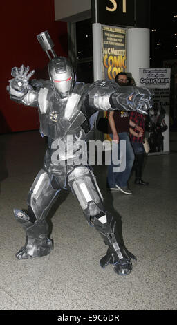 London, UK. 24. Oktober 2014. Enthusiasten in Tracht besuchen im Oktober London MCM Comic Con Expo in Excel Centre, London, Vereinigtes Königreich. Kredit-24.10.2014: Theodore Liasi/ZUMA Draht/Alamy Live-Nachrichten Stockfoto