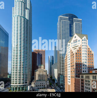 Zeigen Sie auf der Grand Avenue mit uns Bank Tower in den Vordergrund, Downtown Los Angeles, Kalifornien, USA an Stockfoto