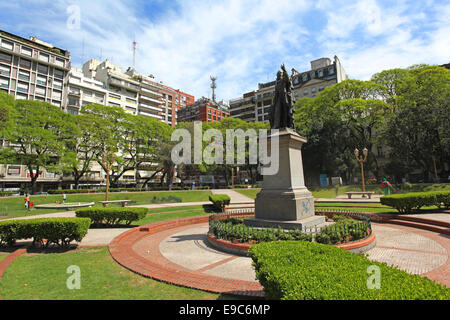 Der alsina Monument, das sich in 'Plaza Libertad". Retiro, Buenos Aires, Argentinien. Stockfoto