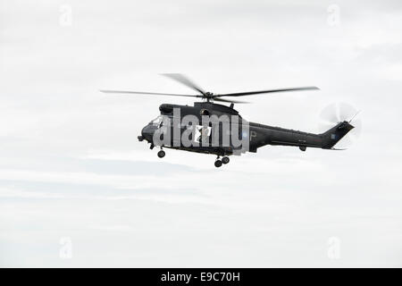 British Royal Air Force SA330 Puma Helikopter kommt an RAF Fairford in den englischen Cotswolds zur Teilnahme an der RIAT Stockfoto