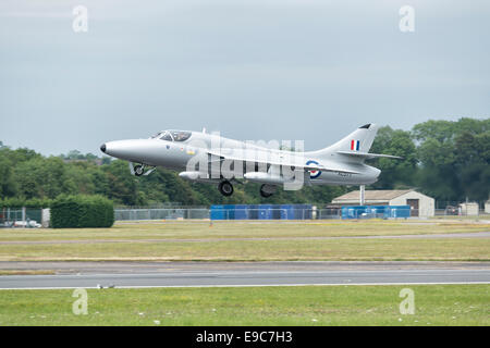 Wunderschön präsentiert nimmt britischen Hawker Hunter XL577 aus der Luft-Geschwader von RAF Fairford bei der RIAT anzeigen Stockfoto