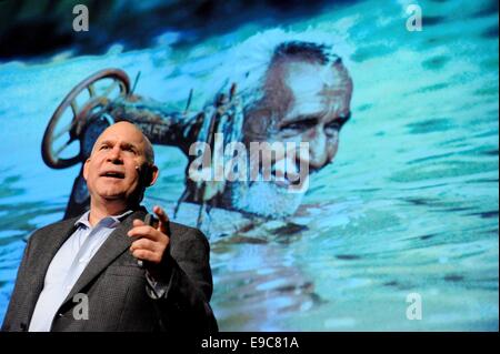 Steve McCurry während einer Konferenz in Mailand Italien (Schneider in Monsun). Stockfoto