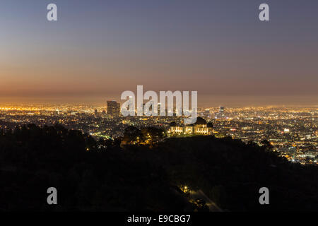 Die Innenstadt von Los Angeles Dämmerung aus Mt Hollywood im Griffith Park. Stockfoto