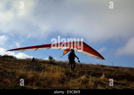 Drachenflieger starten am Vitosha Berg in der Nähe von Sofia, Bulgarien Stockfoto