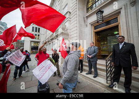 London, UK. 24. Oktober 2014.  Protest: Gerechtigkeit für die Bloomberg-Reiniger 2014 Credit: Guy Corbishley/Alamy Live-Nachrichten Stockfoto