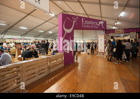 Turin, Piemont, Italien. 24. Oktober 2014. Salone del Gusto e Terra Madre - Torino Lingotto-23-27 Oktober 2014 - Weinbar Credit: wirklich einfach Star/Alamy Live-Nachrichten Stockfoto