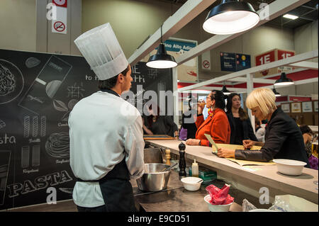 Turin, Piemont, Italien. 24. Oktober 2014. Salone del Gusto e Terra Madre - Torino Lingotto-23-27 Oktober 2014 - Kochen Credit: wirklich Easy Star/Alamy Live News Stockfoto