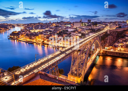 Porto, Portugal Stadtbild auf den Fluss Douro. Stockfoto