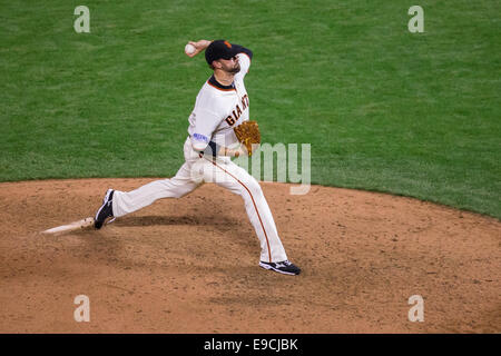 In San Francisco. 24. Oktober 2014. Kalifornien USA. San Francisco Giants Entlastung Krug Jeremy Affeldt (41) im 8. Inning, während pitching Spiel drei der Serie zwischen den San Francisco Giants und die Kansas City Royals bei AT &amp; T Park in San Francisco, Kalifornien, USA. Bildnachweis: Aktion Plus Sport/Alamy Live-Nachrichten Stockfoto