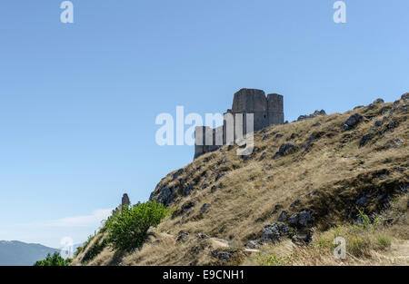 Die phantastische "Rocca Calascio" Burg befindet sich eine der höchsten Burgen in Italien in den Nationalpark des Gran Sasso. Stockfoto