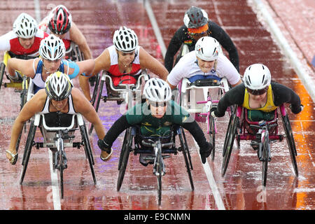 (L, R) Diane ROY (Kanada), Christie DAWES (Australien), Angela Ballard (Australien) im Finale der Damen Para-Sport 1500m Stockfoto