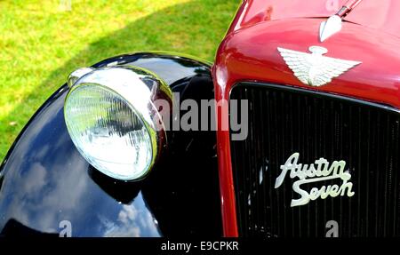 NOTTINGHAM, VEREINIGTES KÖNIGREICH. 1. Juni 2014: Nahaufnahme von einem Austin Oldtimer zum Verkauf in Nottingham, England. Stockfoto