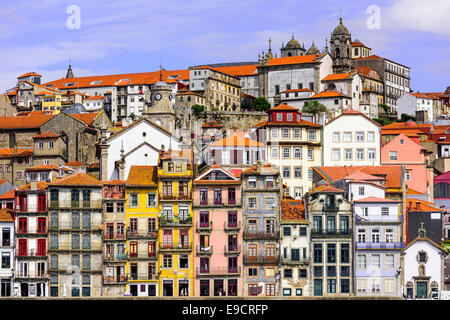 Porto, Portugal Stadtbild über den Fluss Douro. Stockfoto