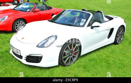 NOTTINGHAM, VEREINIGTES KÖNIGREICH. 1. Juni 2014: Blick auf Oldtimer zum Verkauf in Nottingham, England. Stockfoto