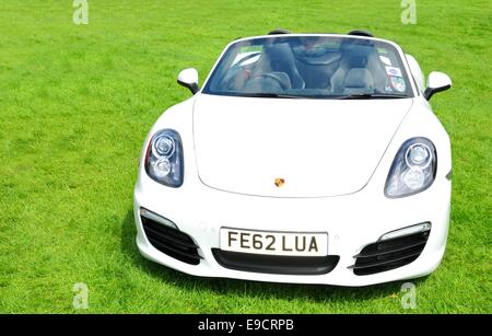 NOTTINGHAM, VEREINIGTES KÖNIGREICH. 1. Juni 2014: Blick auf Oldtimer zum Verkauf in Nottingham, England. Stockfoto