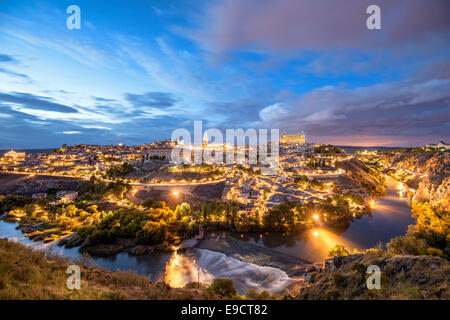 Toledo, Spanien Stadt Skyline auf den Tejo. Stockfoto