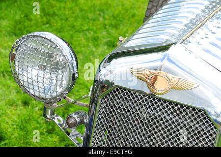 NOTTINGHAM, VEREINIGTES KÖNIGREICH. 1. Juni 2014: Blick auf Oldtimer zum Verkauf in Nottingham, England. Stockfoto