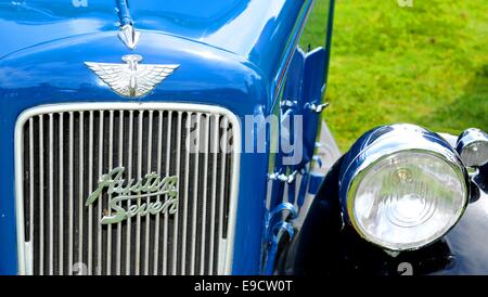 NOTTINGHAM, VEREINIGTES KÖNIGREICH. 1. Juni 2014: Blick auf Oldtimer zum Verkauf in Nottingham, England. Stockfoto