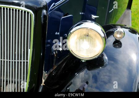 NOTTINGHAM, VEREINIGTES KÖNIGREICH. 1. Juni 2014: Nahaufnahme von Oldtimer zum Verkauf in Nottingham, England. Stockfoto