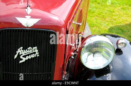 NOTTINGHAM, VEREINIGTES KÖNIGREICH. 1. Juni 2014: Blick auf Oldtimer zum Verkauf in Nottingham, England. Stockfoto