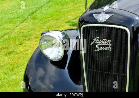 NOTTINGHAM, VEREINIGTES KÖNIGREICH. 1. Juni 2014: Blick auf Oldtimer zum Verkauf in Nottingham, England. Stockfoto