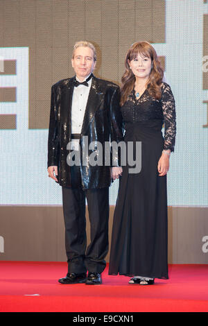 Dave Spector und Kyoko Spector, 23. Oktober 2010: Startschuss für die 27. Tokyo International Film Festival in Roppongi. Hunderte Fans warteten für ihre Stars zu kommen und zu Fuß den roten Teppich. © Michael Steinebach/AFLO/Alamy Live-Nachrichten Stockfoto