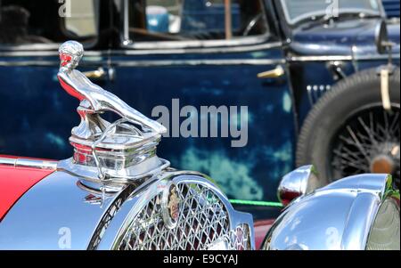 NOTTINGHAM, VEREINIGTES KÖNIGREICH. 1. Juni 2014: Blick auf Oldtimer zum Verkauf in Nottingham, England. Stockfoto