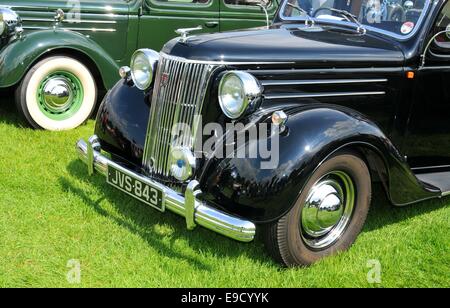 NOTTINGHAM, VEREINIGTES KÖNIGREICH. 1. Juni 2014: Blick auf Oldtimer zum Verkauf in Nottingham, England. Stockfoto