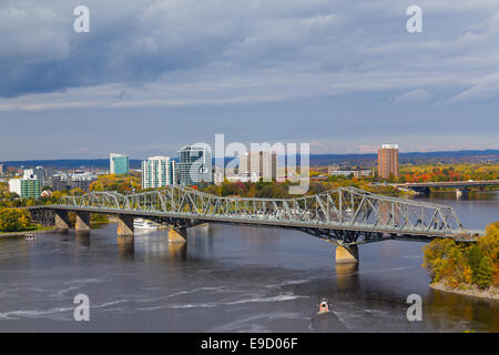 Ein Blick auf Alexandra Bridge während des Tages Stockfoto