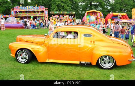 NOTTINGHAM, VEREINIGTES KÖNIGREICH. 1. Juni 2014: Blick auf Oldtimer zum Verkauf in Nottingham, England. Stockfoto