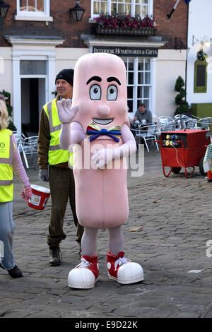 Lincoln, Lincolnshire, UK. 25. Oktober 2014. Das zwölfte große Wurst-Festival fand heute in und um das Schlossgelände. Um die Welt berühmten Lincolnshire Wurst zu feiern. Riesige Menschenmengen nahmen an der jährlichen Veranstaltung unter schönen Herbst Himmel. Bildnachweis: IFIMAGE/Alamy Live-Nachrichten Stockfoto