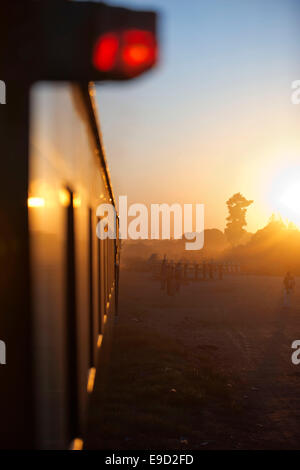 Sonnenuntergang in der Royal Livingstone Express Luxuszug. Die Dampflokomotive 156 ist eine 10. Klasse ursprünglich Zugehörigkeit zu den Zamb Stockfoto