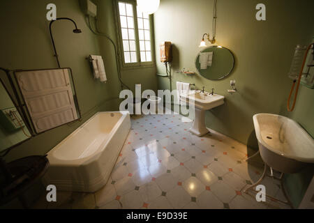 Badezimmer in der Casa Mila (La Pedrera) von Antoni Gaudi in Barcelona, Katalonien, Spanien. Stockfoto