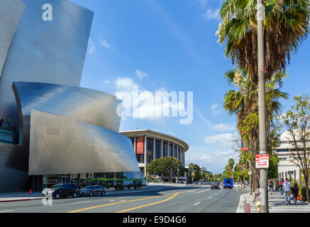 Grand Avenue außerhalb der Frank Gehry entworfen, Walt Disney Concert Hall, Downtown Los Angeles, Kalifornien, USA Stockfoto