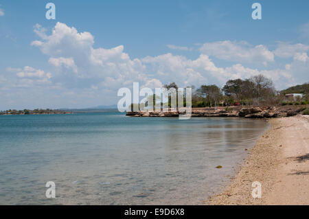 Einen romantischen Strand Karibik in der Nähe von klaren, blauen Meer Stockfoto