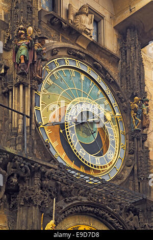 Prager Orloj, mittelalterliche astronomische Uhr an der südlichen Wand des Altstädter Rathaus auf dem Altstädter Ring, Prag Stockfoto