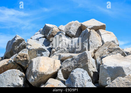 Steinhaufen gegen klarer blauen Himmel Stockfoto