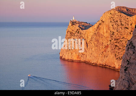 Leuchtturm am Kap Formentor an der Küste von Nord-Mallorca, Spanien, Balearen. Stockfoto