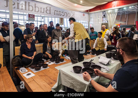 Lingotto Fiere, Turin, Italien. 25. Oktober 2014.  Salone del Gusto e Terra Madre - koreanische Stand Credit: wirklich einfach Star/Alamy Live-Nachrichten Stockfoto