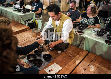 Lingotto Fiere, Turin, Italien. 25. Oktober 2014.  Salone del Gusto e Terra Madre - koreanische Stand Credit: wirklich einfach Star/Alamy Live-Nachrichten Stockfoto