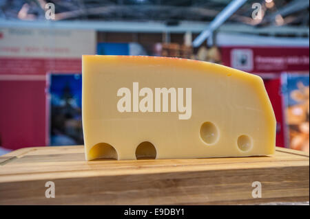 Lingotto Fiere, Turin, Italien. 25. Oktober 2014.  Salone del Gusto e Terra Madre-Schweizer Emmental Credit: wirklich einfach Star/Alamy Live-Nachrichten Stockfoto