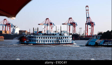 Louisiana Star, Raddampfer auf der Elbe, Hamburg. Stockfoto