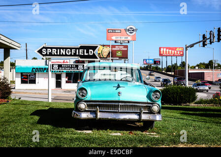 1955 Ford Custonline außerhalb Motel Route 66 Rail Haven, 203 South Glenstone Avenue, Springfield, Missouri Stockfoto