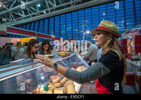 Lingotto Fiere, Turin, Italien. 25. Oktober 2014.  Salone del Gusto e Terra Madre - Stand der Schweiz Credit: wirklich einfach Star/Alamy Live-Nachrichten Stockfoto
