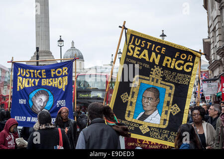 London, UK. 25. Oktober 2014. Protest gegen Todesfälle in Haft durch United Freunde und Familie 2014 Kredit: Guy Corbishley/Alamy Live News Stockfoto