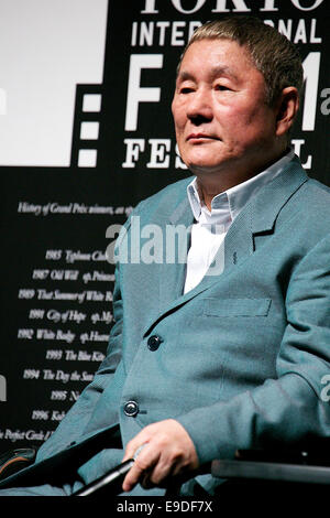 Tokio, Japan. 25. Oktober 2014. Takeshi Kitano,: Regisseur Takeshi Kitano besucht die "SAMURAI Award sprechen Sondersitzung" TOHO Kinos in Roppongi am 25. Oktober 2014, Tokio, Japan. Kitano sprach über die "jetzt und die Zukunft der japanischen Film mit Tony Rayns und Christian Jeune, Jurys des japanischen Kinos Splash und jungen japanischen Film maker Gewinner der PFF Award 2014 und Student Filmfestivals in Japan. Takeshi Kitano und Tim Burton sind die ersten Direktoren, dem SAMURAI ausgezeichnet, die in diesem Jahr entsteht. Die 27. Tokyo International Film Festival ist das größte Kino fes Stockfoto