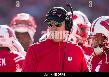 25. Oktober 2014: Wisconsin Badgers Kopf Trainer Gary Andersen während der NCAA Football-Spiel zwischen Maryland Terrapins und die Wisconsin Badgers im Camp Randall Stadium in Madison, Wisconsin. Wisconsin besiegte Maryland 52-7. John Fisher/CSM Stockfoto